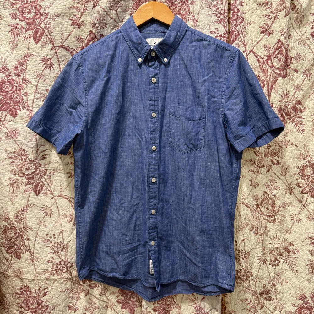 American Eagle Chambray Short Sleeve Button Down Shirt Men’s Medium